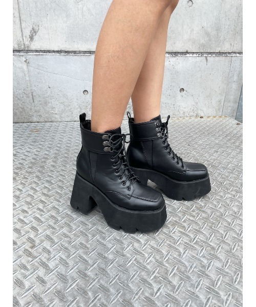 FIG&VIPER(フィグアンドバイパー)の「シャークソールレースアップベルトブーツ(ブーツ・レディース・ブラック・SMALL/MEDIUM/LARGE)」の6枚目の写真