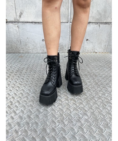 FIG&VIPER(フィグアンドバイパー)の「シャークソールレースアップベルトブーツ(ブーツ・レディース・ブラック・SMALL/MEDIUM/LARGE)」の7枚目の写真