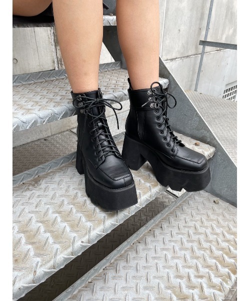 FIG&VIPER(フィグアンドバイパー)の「シャークソールレースアップベルトブーツ(ブーツ・レディース・ブラック・SMALL/MEDIUM/LARGE)」の8枚目の写真
