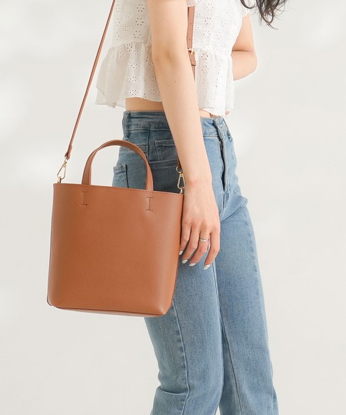 Newlyme（ニューリーミー）の「コンパクト2wayミディショルダーバッグ（ショルダーバッグ・レディース・ブラック/モカ/ライトグレー/ライトブルー/ピンク/カーキ/シルバー/アイボリー/サーモンピンク/セージグリーン/キャメル/ラベンダー・FREE）」の10枚目の写真