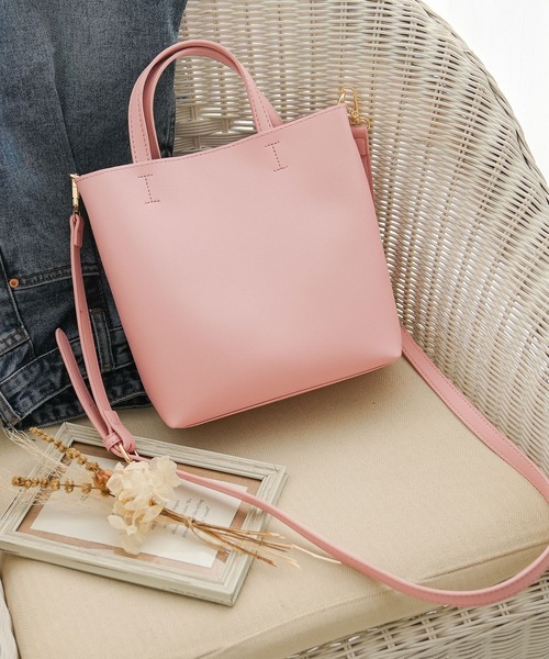 Newlyme（ニューリーミー）の「コンパクト2wayミディショルダーバッグ（ショルダーバッグ・レディース・ブラック/モカ/ライトグレー/ライトブルー/ピンク/カーキ/シルバー/アイボリー/サーモンピンク/セージグリーン/キャメル/ラベンダー・FREE）」の11枚目の写真