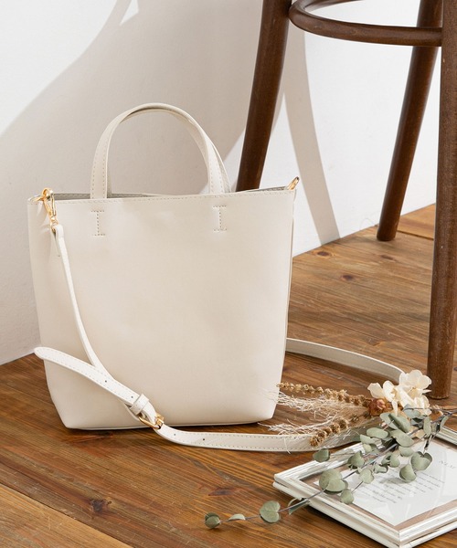 Newlyme（ニューリーミー）の「コンパクト2wayミディショルダーバッグ（ショルダーバッグ・レディース・ブラック/モカ/ライトグレー/ライトブルー/ピンク/カーキ/シルバー/アイボリー/サーモンピンク/セージグリーン/キャメル/ラベンダー・FREE）」の2枚目の写真