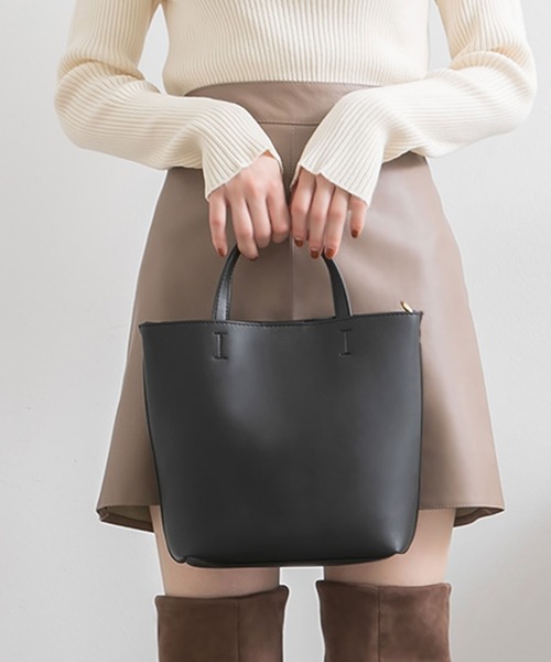 Newlyme（ニューリーミー）の「コンパクト2wayミディショルダーバッグ（ショルダーバッグ・レディース・ブラック/モカ/ライトグレー/ライトブルー/ピンク/カーキ/シルバー/アイボリー/サーモンピンク/セージグリーン/キャメル/ラベンダー・FREE）」の13枚目の写真