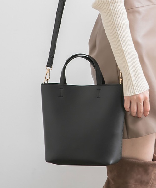 Newlyme（ニューリーミー）の「コンパクト2wayミディショルダーバッグ（ショルダーバッグ・レディース・ブラック/モカ/ライトグレー/ライトブルー/ピンク/カーキ/シルバー/アイボリー/サーモンピンク/セージグリーン/キャメル/ラベンダー・FREE）」の14枚目の写真