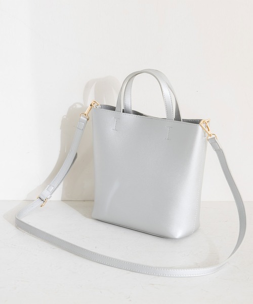 Newlyme（ニューリーミー）の「コンパクト2wayミディショルダーバッグ（ショルダーバッグ・レディース・ブラック/モカ/ライトグレー/ライトブルー/ピンク/カーキ/シルバー/アイボリー/サーモンピンク/セージグリーン/キャメル/ラベンダー・FREE）」の20枚目の写真