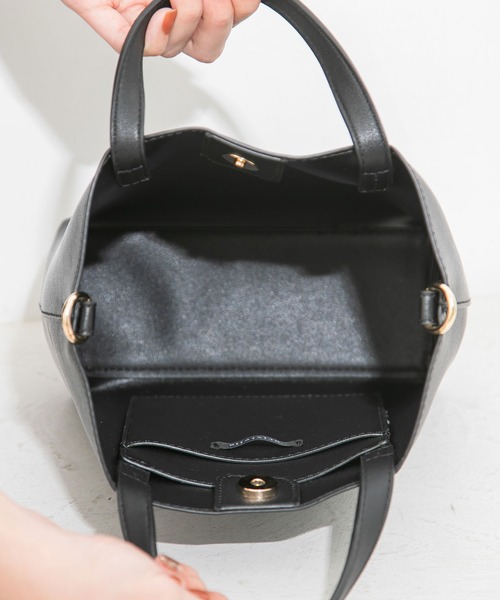 Newlyme（ニューリーミー）の「コンパクト2wayミディショルダーバッグ（ショルダーバッグ・レディース・ブラック/モカ/ライトグレー/ライトブルー/ピンク/カーキ/シルバー/アイボリー/サーモンピンク/セージグリーン/キャメル/ラベンダー・FREE）」の22枚目の写真