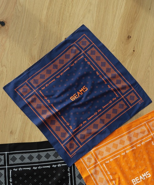 BEAMS（ビームス）の「BEAMS / 『45th Classic Logo Products』 BANDANA（バンダナ/スカーフ・メンズ・ブラック/ネイビー/オレンジ・ONE SIZE）」の2枚目の写真