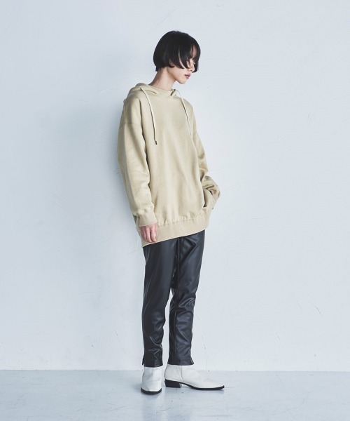 lautreamont BLEUBLANC（ロートレアモンブルーブラン）の「<lautreamont BLEUBLANC>フェイクレザースリムパンツ≪サスティナブル素材使用≫（その他パンツ・レディース・ブラック/ベージュ・9号/11号/7号）」の7枚目の写真