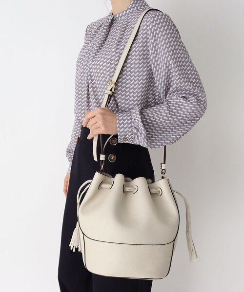 ESPERANZA（エスペランサ）の「◆タッセル付きドローストリングバッグ（ショルダーバッグ・レディース・アイボリー/キャメル・FREE）」の11枚目の写真