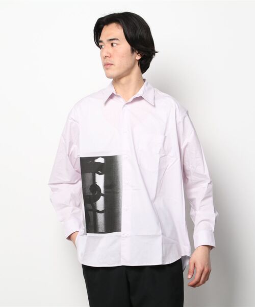Modern Amusement(モダンアミューズメント)の「ModernAmusement-Platino-/モダンアミューズメント-プラティノ-/レギュラーワイドプリントシャツ(シャツ/ブラウス・メンズ・ホワイト/ピンク・48/50)」の2枚目の写真