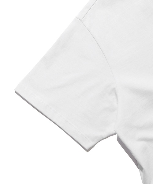 Levi's(リーバイス)の「Levi's(R) RED JET Tシャツ LEFT CHEST LOGO WHITE +(Tシャツ/カットソー・レディース・マルチ・S/M/XS)」の5枚目の写真