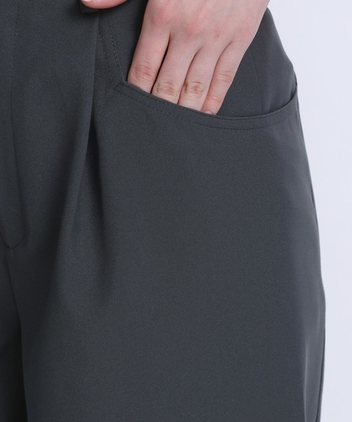eL(エル)の「【eL】Assort One tuck Half Pants/278005(その他パンツ・レディース・チャコールグレー/ブラック/ブラウン・FREE)」の5枚目の写真