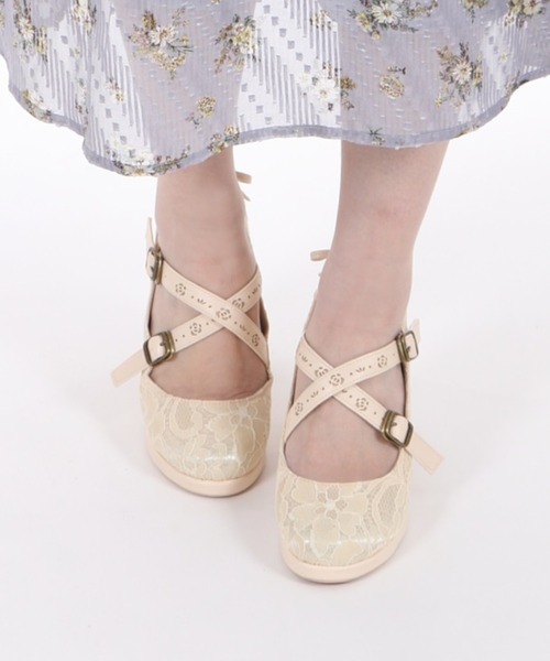axes femme（アクシーズファム）の「クロスベルトレースパンプス（パンプス・レディース・ブラック/キナリ/ネイビー・MEDIUM/LARGE）」の2枚目の写真