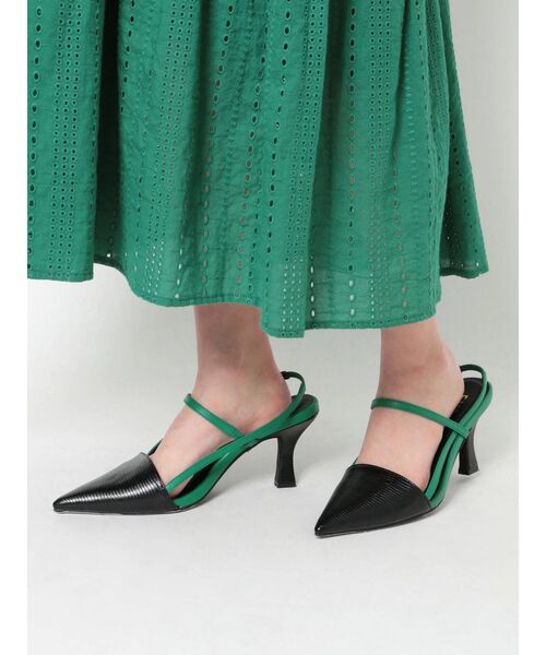 EVRIS（エヴリス）の「バイカラーポインテッドヒール（サンダル・レディース・ホワイト/ブラック・SMALL/MEDIUM/LARGE）」の6枚目の写真