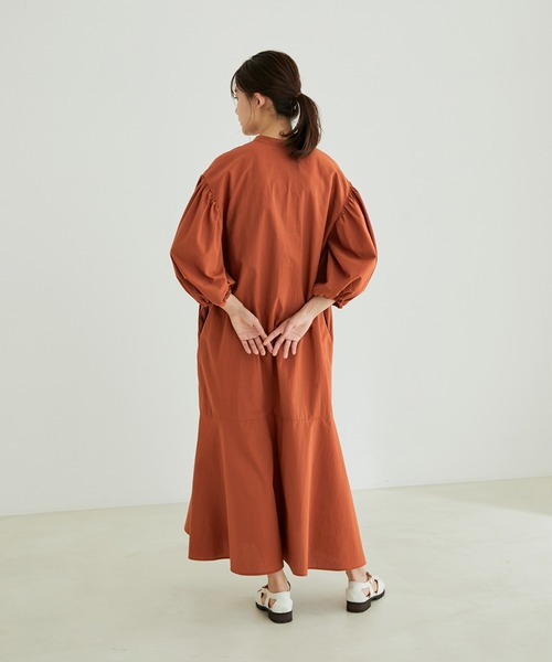 SALON adam et rope'（サロン アダム エ ロペ）の「【洗える】ボリュームスリーブマーメイドワンピース（ワンピース・レディース・カーキ/ブラウン/ブラック・FREE）」の11枚目の写真