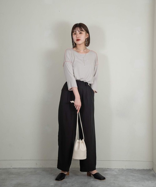 Amiur(エミレ)の「stitch color soft touch tops(Tシャツ/カットソー・レディース・ライトグレー/グリーン/ブラウン・FREE)」の15枚目の写真