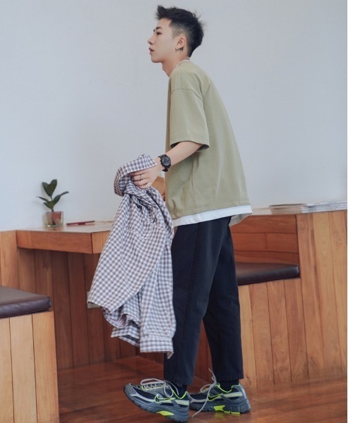 ARCHIVER(アーカイバ)の「【Bl】【LAnGe】フェイクレイヤードルーズシルエットTシャツ 韓国ファッション 韓国系(Tシャツ/カットソー・メンズ・ホワイト/ブラック/ネイビー/ブラウン/レッド系その他・LARGE/X-LARGE/MEDIUM)」の15枚目の写真