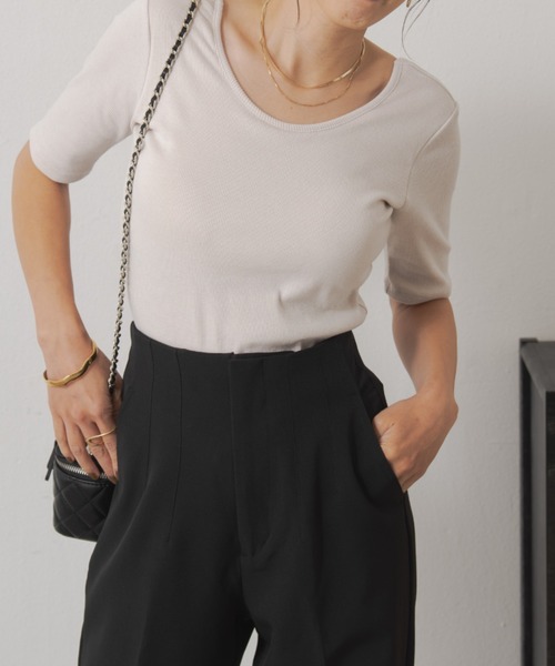 Shelly island（シェリーアイランド）の「カップ付きバックオープンTシャツ（Tシャツ/カットソー・レディース・ホワイト/ブラック・FREE）」の3枚目の写真