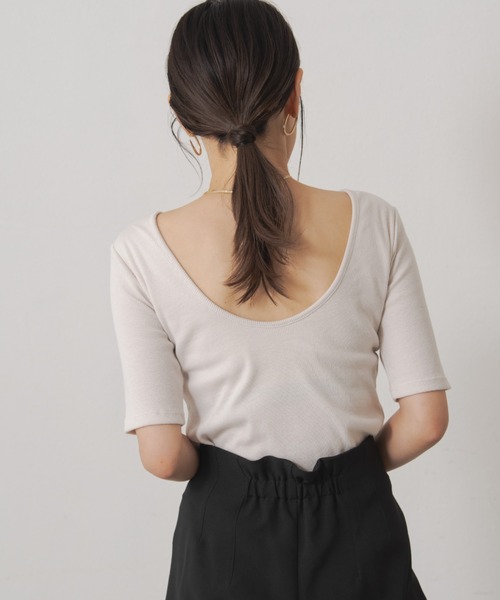 Shelly island（シェリーアイランド）の「カップ付きバックオープンTシャツ（Tシャツ/カットソー・レディース・ホワイト/ブラック・FREE）」の6枚目の写真