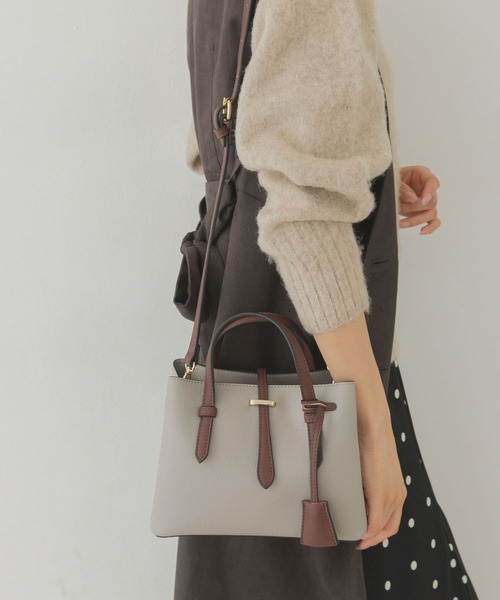 RODE SKO（ロデスコ）の「『ドラマ着用商品』チャーム付ミニバッグ『Ssize』（トートバッグ・レディース・ブラック/ベージュ/グレー/アイボリー/ブラック系その他/ライトグレー・ONE）」の5枚目の写真