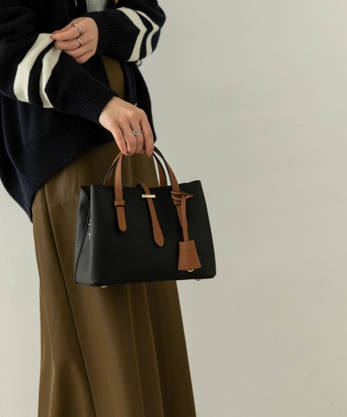 RODE SKO（ロデスコ）の「『ドラマ着用商品』チャーム付ミニバッグ『Ssize』（トートバッグ・レディース・ブラック/ベージュ/グレー/アイボリー/ブラック系その他/ライトグレー・ONE）」の15枚目の写真