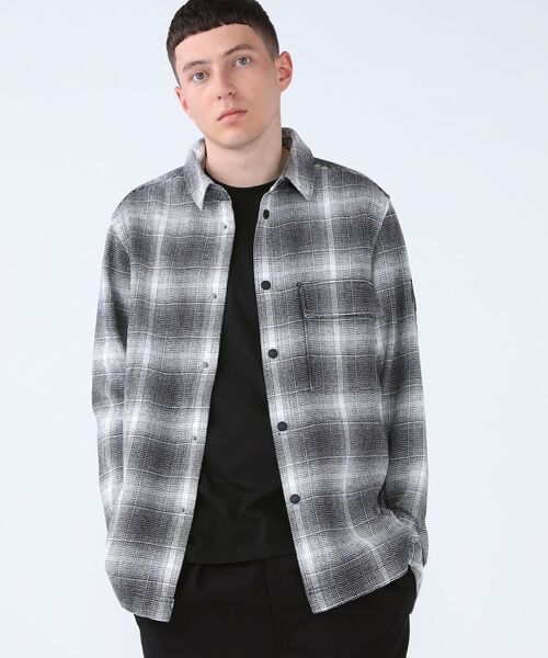Calvin Klein(カルバン・クライン)の「ブラッシュドチェックインドアシャツ(シャツ/ブラウス・メンズ・ブラウン系その他/ブラック・L/S/M/XL)」の2枚目の写真