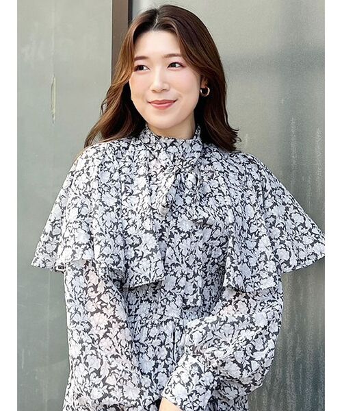 MERCURYDUO（マーキュリーデュオ）の「アラベスクプリントケープスリーブワンピース（ワンピース・レディース・アイボリー/ブラック/ベージュ・SMALL/MEDIUM）」の10枚目の写真