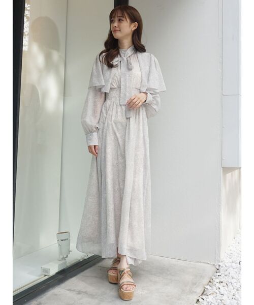 MERCURYDUO（マーキュリーデュオ）の「アラベスクプリントケープスリーブワンピース（ワンピース・レディース・アイボリー/ブラック/ベージュ・SMALL/MEDIUM）」の13枚目の写真