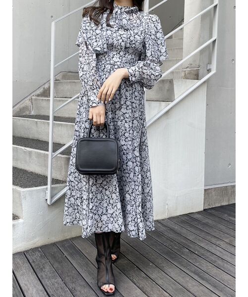 MERCURYDUO（マーキュリーデュオ）の「アラベスクプリントケープスリーブワンピース（ワンピース・レディース・アイボリー/ブラック/ベージュ・SMALL/MEDIUM）」の19枚目の写真