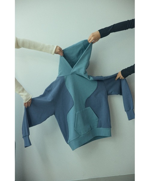 BLACK BY MOUSSY（ブラックバイマウジー）の「wave patch hoodie（ウェーブパッチフーディ）（パーカー・レディース・ベージュ/ブラック/ブルー・FREE）」の9枚目の写真