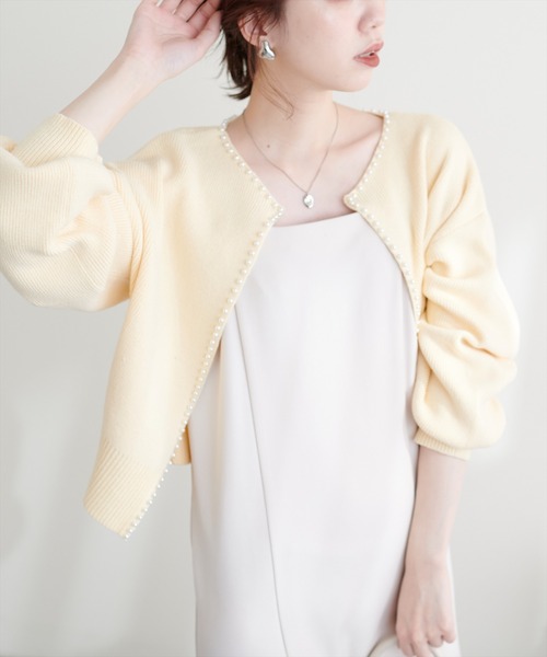 natural couture(ナチュラルクチュール)の「新色登場!/パールトリムクルーネックカーディガン(カーディガン/ボレロ・レディース・ベージュ/モカ/オフホワイト/ネイビー/ブラック/ピンクベージュ/イエロー・FREE)」の6枚目の写真