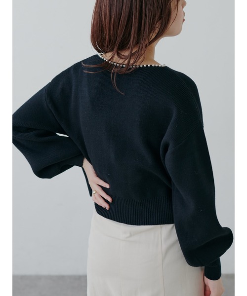 natural couture(ナチュラルクチュール)の「新色登場!/パールトリムクルーネックカーディガン(カーディガン/ボレロ・レディース・ベージュ/モカ/オフホワイト/ネイビー/ブラック/ピンクベージュ/イエロー・FREE)」の14枚目の写真