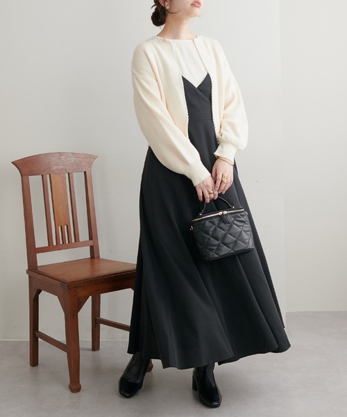 natural couture(ナチュラルクチュール)の「新色登場!/パールトリムクルーネックカーディガン(カーディガン/ボレロ・レディース・ベージュ/モカ/オフホワイト/ネイビー/ブラック/ピンクベージュ/イエロー・FREE)」の8枚目の写真