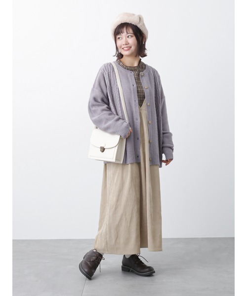 ehka sopo(エヘカソポ)の「コーデュロイVネックジャンパースカート(ジャンパースカート・レディース・ベージュ/チャコール/グリーン・フリ-)」の12枚目の写真