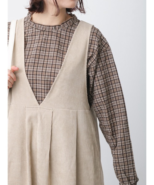 ehka sopo(エヘカソポ)の「コーデュロイVネックジャンパースカート(ジャンパースカート・レディース・ベージュ/チャコール/グリーン・フリ-)」の6枚目の写真