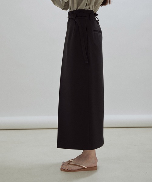 SALON adam et rope'（サロン アダム エ ロペ）の「【セットアップ対応・洗える】ハイウエストタックタイトスカート（スカート・レディース・ブラック/ベージュ・M/S）」の10枚目の写真