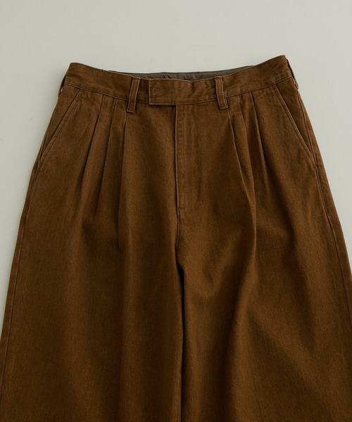 ADAM ET ROPE'(アダムエロペ)の「オーガニックコットン カラーデニム 3タック ワイドスラックス/サステナブル(デニムパンツ・メンズ・キャメル/パープル系その他4・M/L/S)」の5枚目の写真