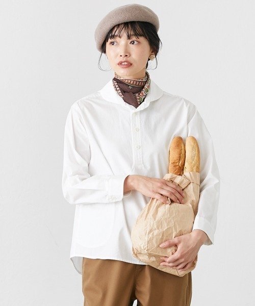 Le temps riche(ルタンリッシュ)の「サイドポケットラウンドカラープルオーバーシャツ<Le temps riche>(シャツ/ブラウス・レディース・ブラック系/オフホワイト・LL/M/L/S)」の2枚目の写真