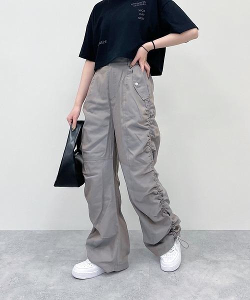 PAGEBOY（ページボーイ）の「交織パラシュートパンツ（その他パンツ・レディース・グレイッシュベージュ/ブラック・FREE）」の8枚目の写真