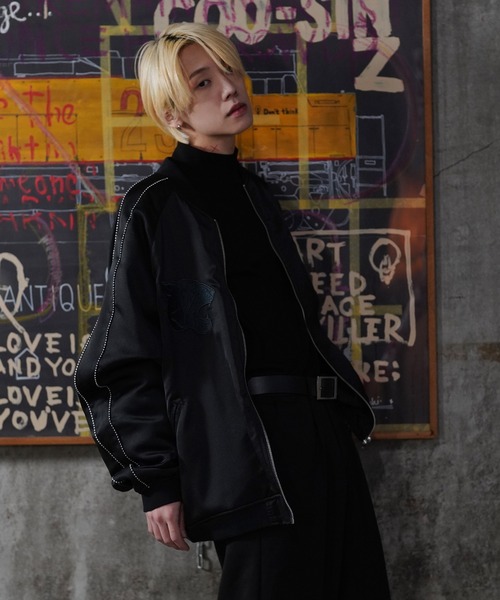 G.O.C（ジーオーシー）の「オーバーサイズ刺繍サテンスカジャン