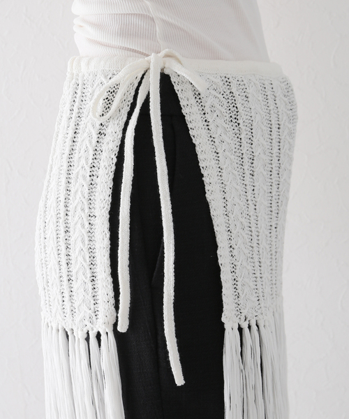 Bonum（ボナム）の「フリンジラップニットスカート / Fringe wrap knit skirt（スカート・レディース・チャコールグレー/ホワイト・FREE）」の10枚目の写真