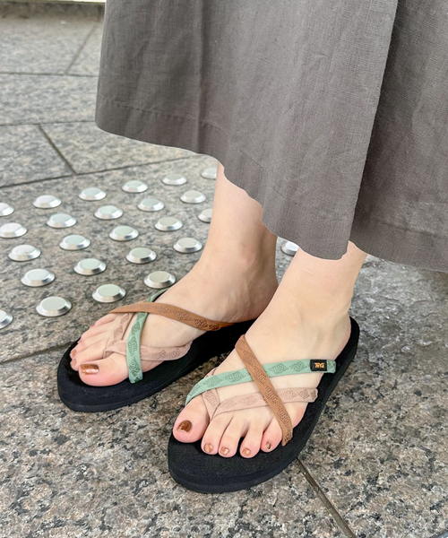 Teva（テバ）の「【TEVA/テバ】W OLOWAHU（サンダル・レディース・ブラック/ベージュ・23cm/25cm/24cm）」の19枚目の写真