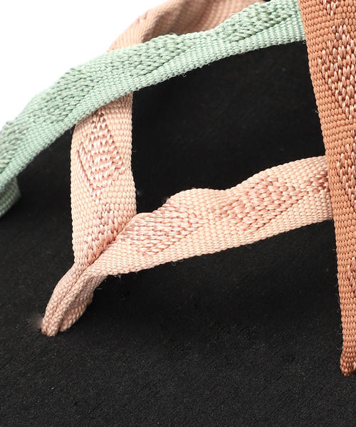 Teva（テバ）の「【TEVA/テバ】W OLOWAHU（サンダル・レディース・ブラック/ベージュ・23cm/25cm/24cm）」の4枚目の写真