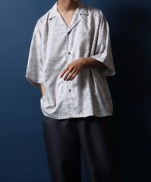 ANPAS(アンパス)の「Total Pattern Print Big Silhouette Open Collar Shirt/総柄 ビッグシルエット オープンカラーシャツ(シャツ/ブラウス・メンズ・グリーン系その他/ホワイト系その他2/ブラウン系その他/ベージュ系その他/ブルー系その他/ブラック系その他/ブラック系その他2/ホワイト系その他/ブラック系その他3/ホワイト系その他3/ブラック系その他4・M/L)」の3枚目の写真