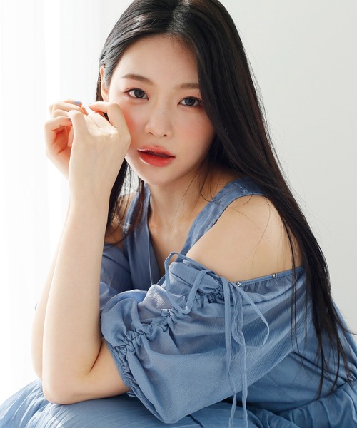 one after another NICE CLAUP（ワンアフターアナザーナイスクラップ）の「肩のデザインが変えられる/プリーツティアードワンピース（ワンピース・レディース・ホワイト系その他/ドット/ブルー/アイボリー・FREE）」の11枚目の写真