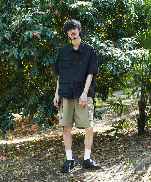 SIERRA DESIGNS（シェラデザイン）の「SIERRA DESIGNS / シエラデザインズ 別注 コラボ オーバーサイズ ミリタリー ハーフ カーゴパンツ（カーゴパンツ・メンズ・ブラック/カーキ・MEDIUM/LARGE）」の4枚目の写真