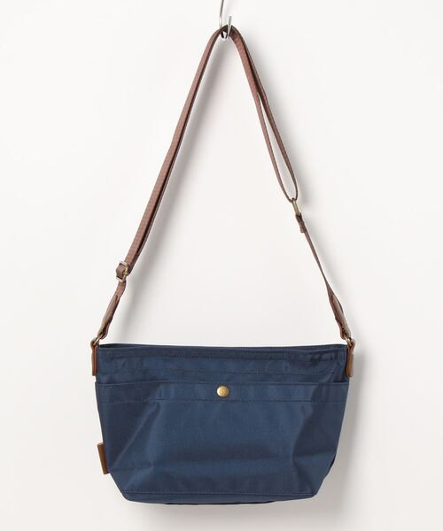 and it_（アンドイット）の「Legato Largo 撥水ナイロンキャンバス ミニショルダー（ショルダーバッグ・レディース・グリーン/ネイビー/ブラック/ベージュ・FREE）」の4枚目の写真