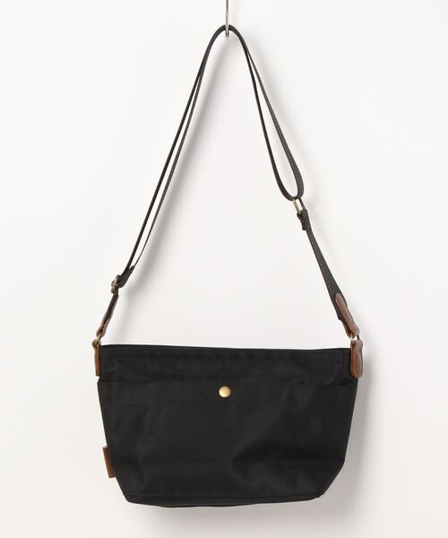 and it_（アンドイット）の「Legato Largo 撥水ナイロンキャンバス ミニショルダー（ショルダーバッグ・レディース・グリーン/ネイビー/ブラック/ベージュ・FREE）」の2枚目の写真