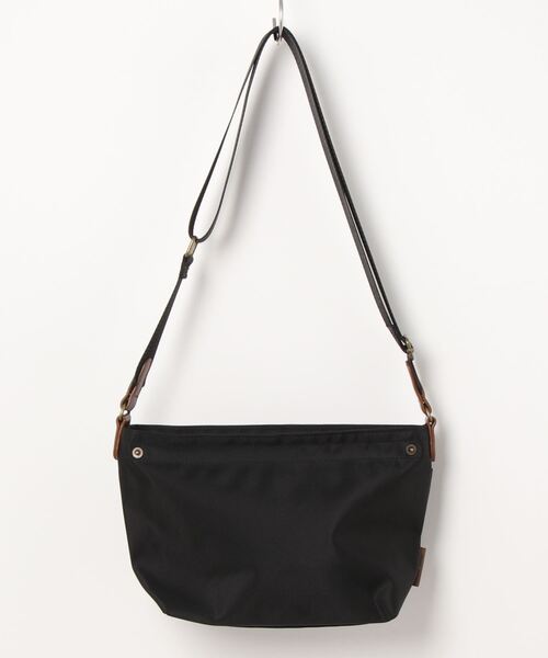 and it_（アンドイット）の「Legato Largo 撥水ナイロンキャンバス ミニショルダー（ショルダーバッグ・レディース・グリーン/ネイビー/ブラック/ベージュ・FREE）」の7枚目の写真