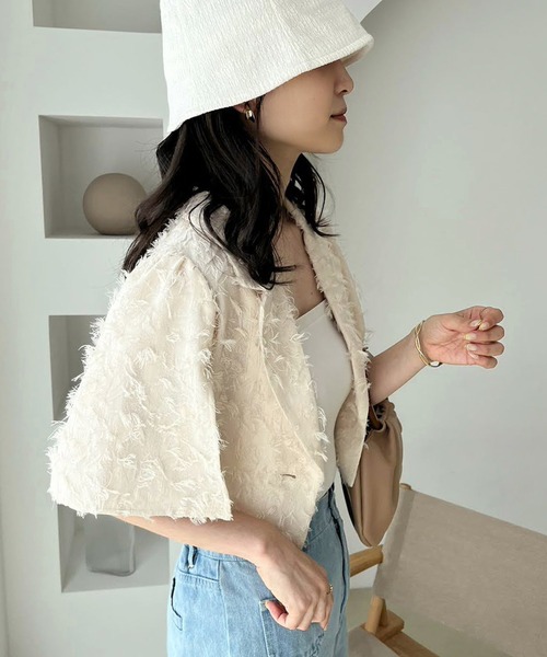 one after another NICE CLAUP（ワンアフターアナザーナイスクラップ）の「袖フレアスリットショートジャケット（テーラードジャケット・レディース・ホワイト系その他/アイボリー/ブラック・FREE）」の7枚目の写真